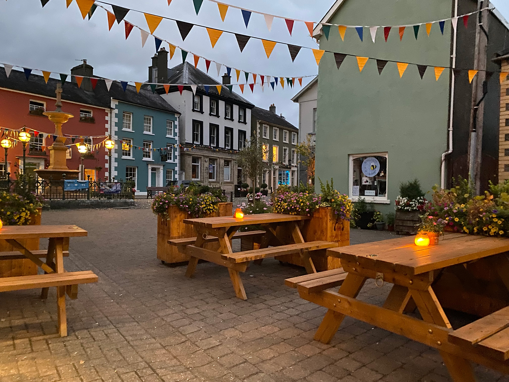 Eating Out Romantic Glamping Cabin West Wales Brecon Beacons