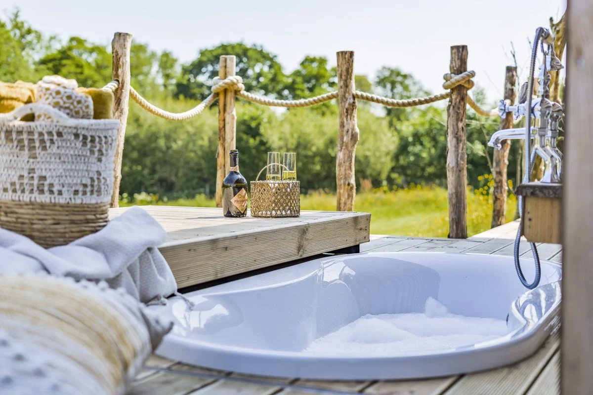 Luxury sunken outdoor bath - Luxury Glamping Cabin Carmarthenshire, West Wales