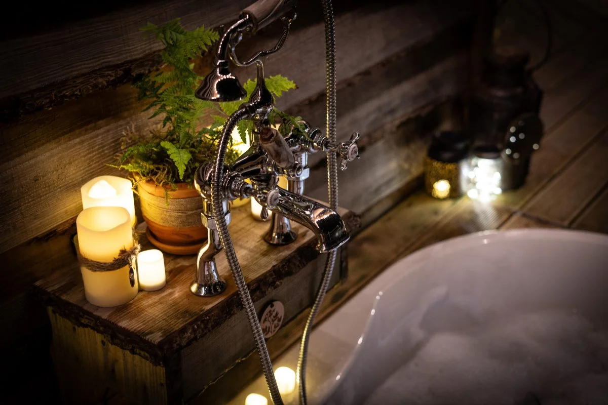 Outdoor Bathing - Luxury Glamping Cabin Carmarthenshire, West Wales
