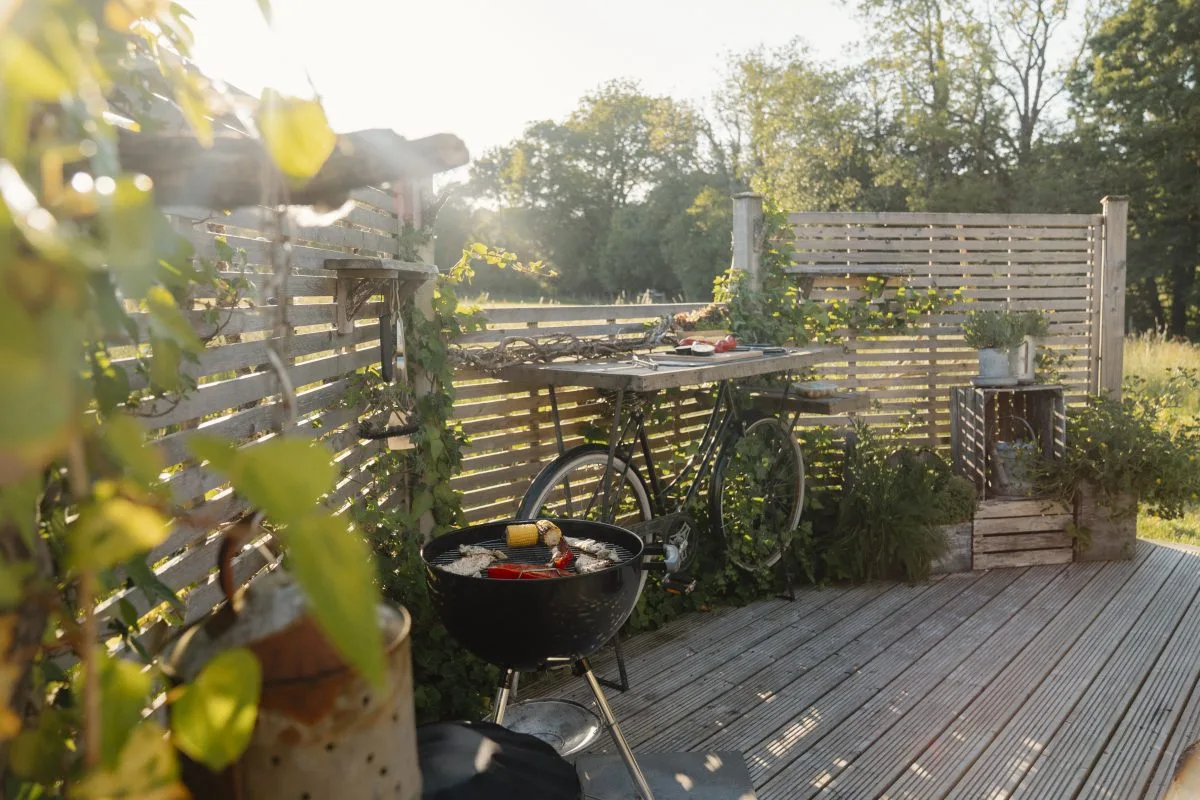 BBQ in the Nook - Luxury Glamping Cabin Carmarthenshire, West Wales