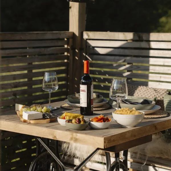 Alfresco Dining in the Nook - Luxury Glamping Cabins - Carmarthenshire, near the Brecon Beacons