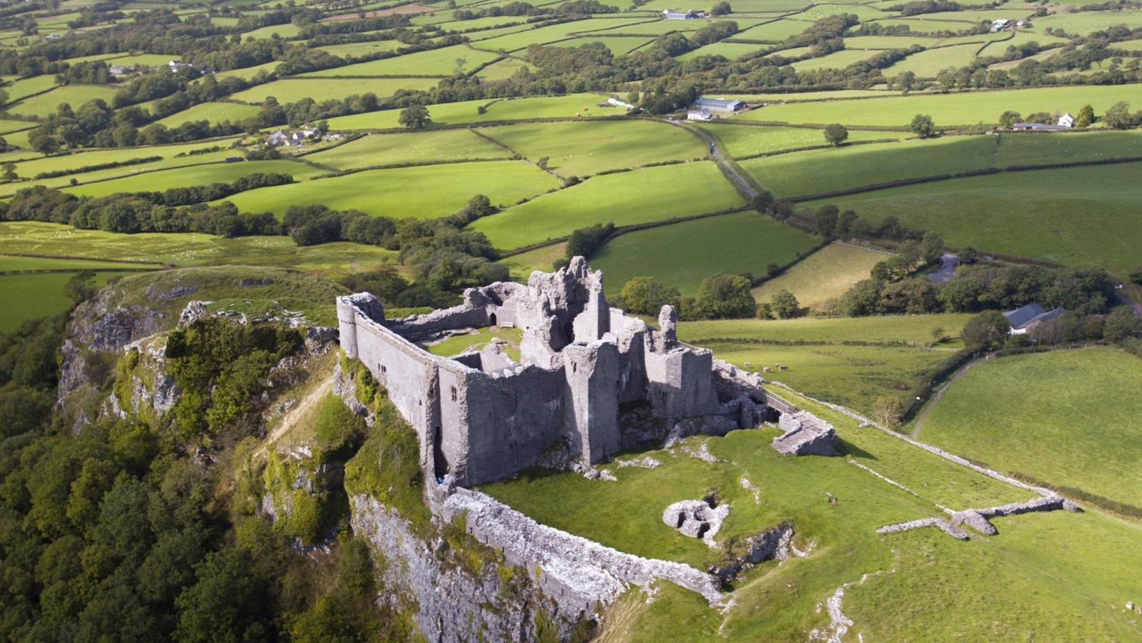 Carreg Cennen Castle - Glamping Cabin, West Wales near Brecon Beacons